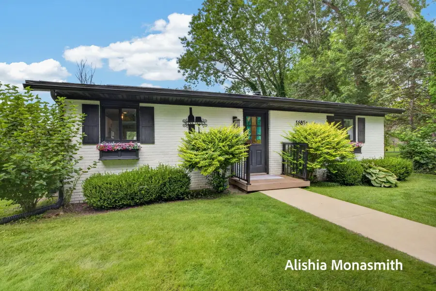 16851 Carlson Street, Ferrysburg, MI 49456 - #2