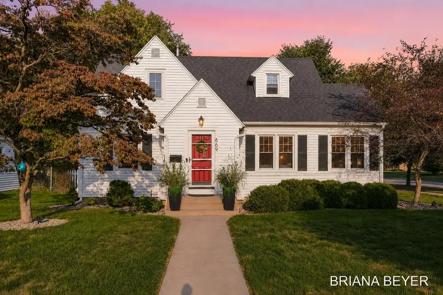 669 Columbia Avenue, Holland, MI 49423 - #2