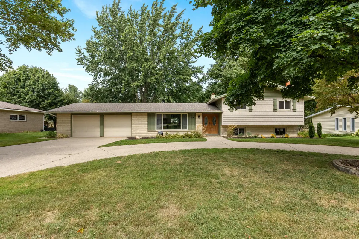 819 E Plainfield Court, Zeeland, MI 49464 - #1