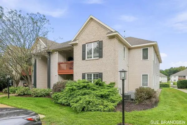 3122 W Crystal Waters Drive Unit: 8, Holland, MI 49424