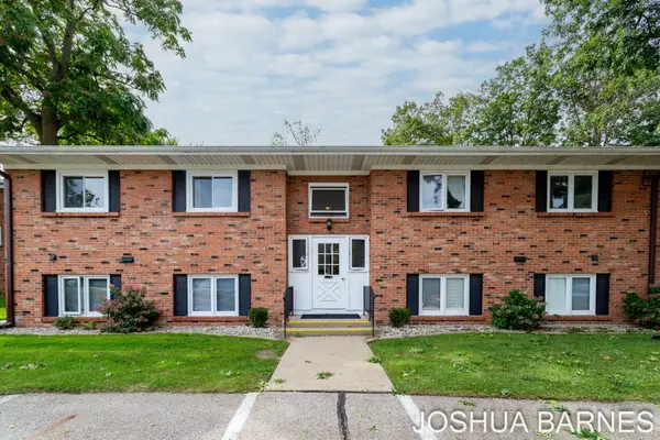230 S State Street Building: 4 Unit: 29, Zeeland, MI 49464