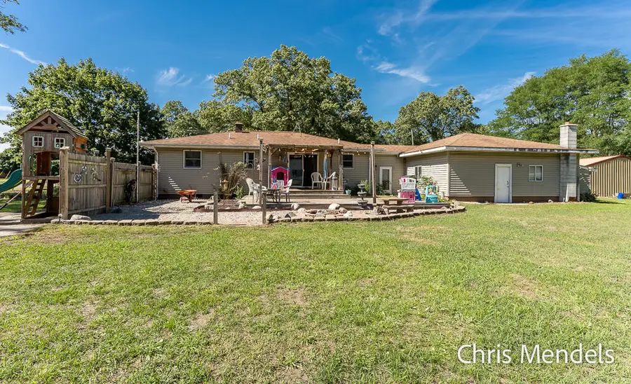 180 S Wolf Lake Road, Muskegon, MI 49442 - #2