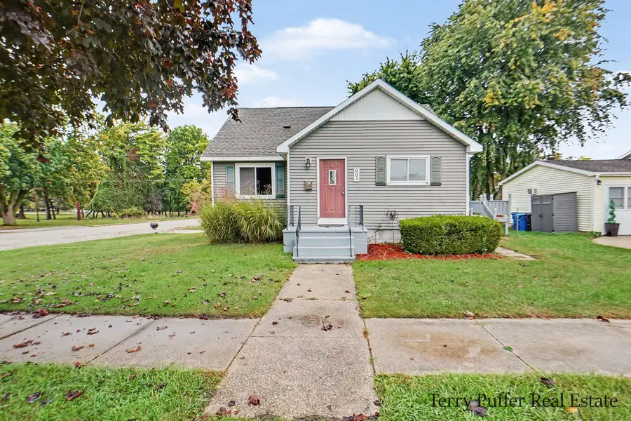 601 W 2nd Street, Ludington, MI 49431 - #3