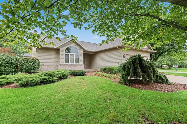 6915 Fairway Vista Drive SE, Caledonia, MI 49316