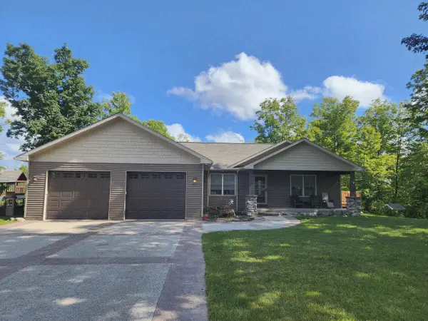 18274 200th Avenue, Leroy, MI 49655