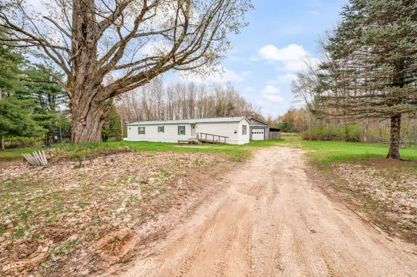 22132 15th Ave, Sears, MI 49679