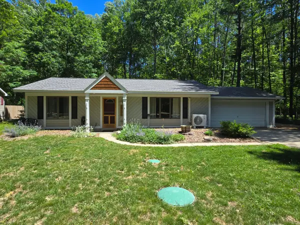 6782 White Pine Drive, CanadianLakes, MI 49346
