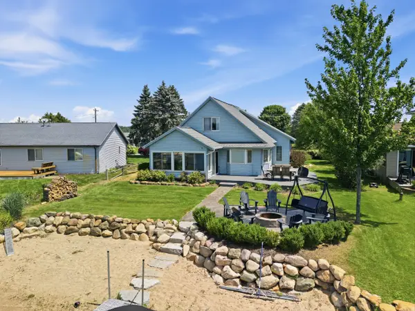 7201 Holiday Drive, CanadianLakes, MI 49346