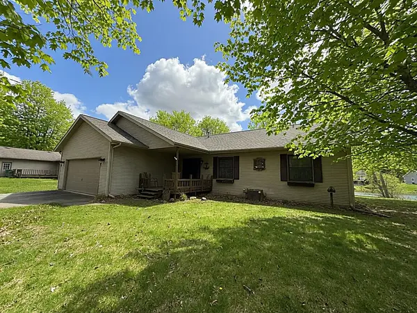 8917 Longview Drive, CanadianLakes, MI 49346