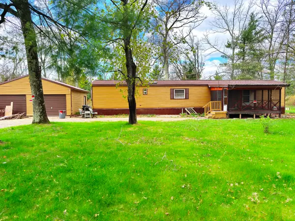 9189 S Oakland Drive, Baldwin, MI 49304