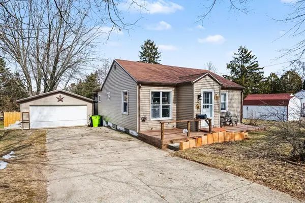 1008 W Grove Street, Greenville, MI 48838