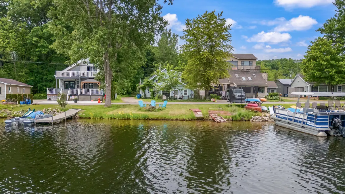 4707 N White, Pierson, MI 49339 - #1