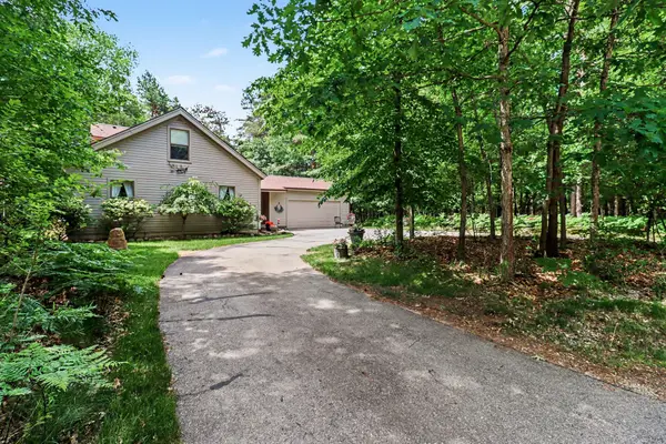 10035 Hawthorne Lane, CanadianLakes, MI 49346