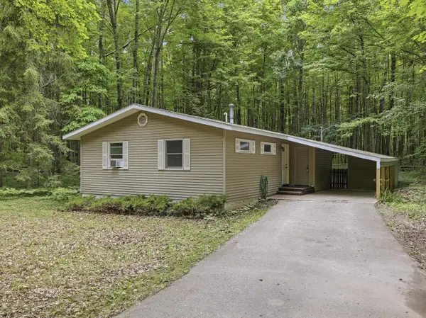 8128 Highland Trail, CanadianLakes, MI 49346