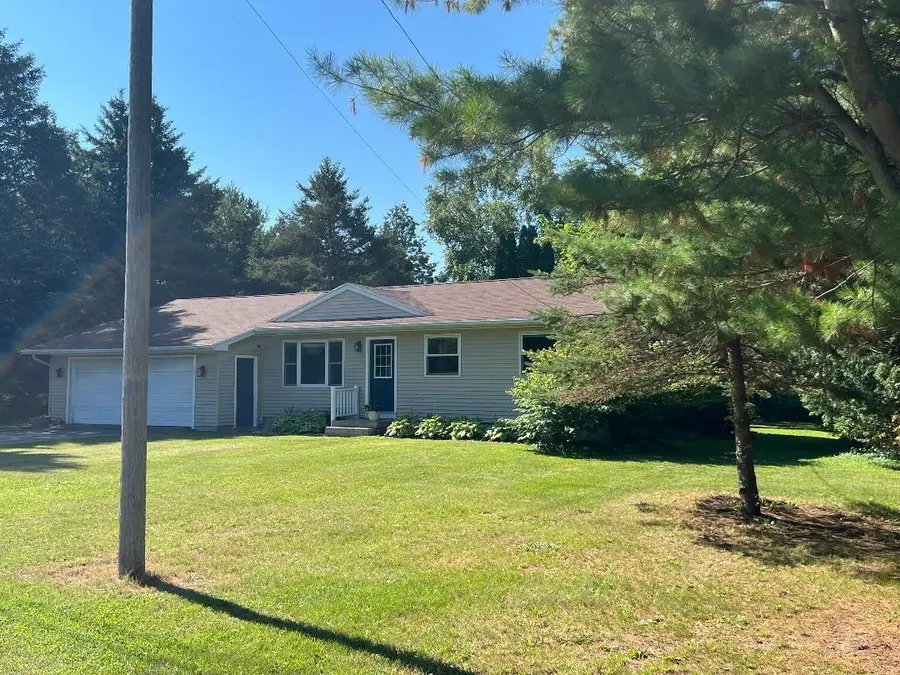126 Johnson Street, Edmore, MI 48829 - #2
