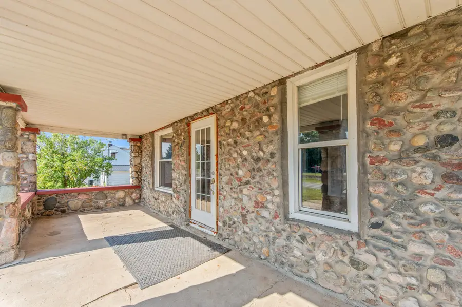 8757 N Clare Avenue, Harrison, MI 48625 - #3