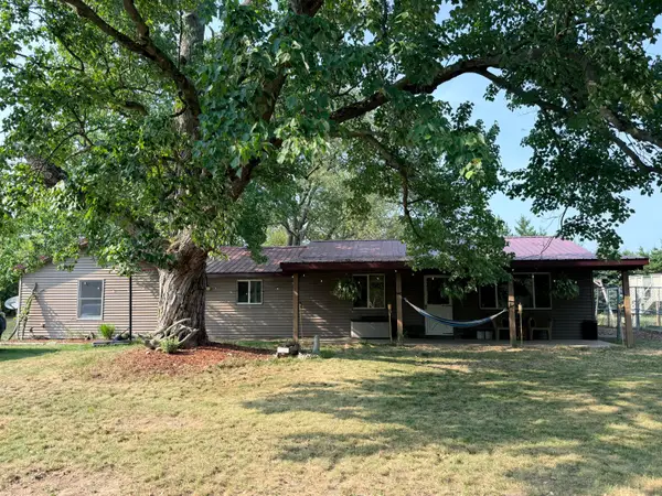 4513 W Mena Creek Xing, WhiteCloud, MI 49349