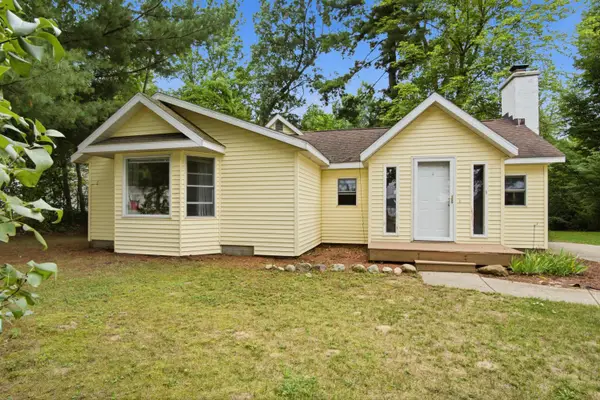 1508 E Hess Lake Drive, Grant, MI 49327
