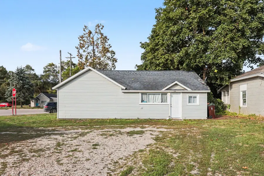 807 Colburn Avenue, Big Rapids, MI 49307 - #2