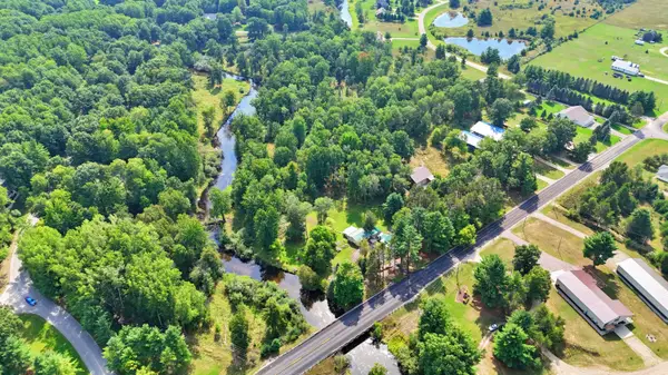 9871 7 Mile Road, Stanwood, MI 49346