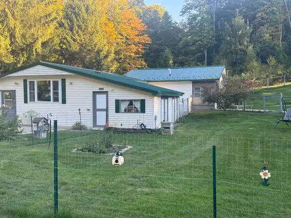 109 Forest Tr., Leroy, MI 49655