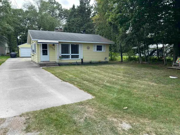2424 Price ST, EastTawas, MI 48730
