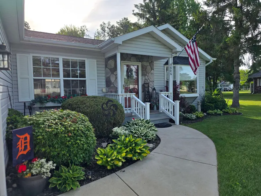 606 Alice ST, East Tawas, MI 48730 - #2