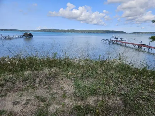 0 Figg, Frankfort, MI 49635