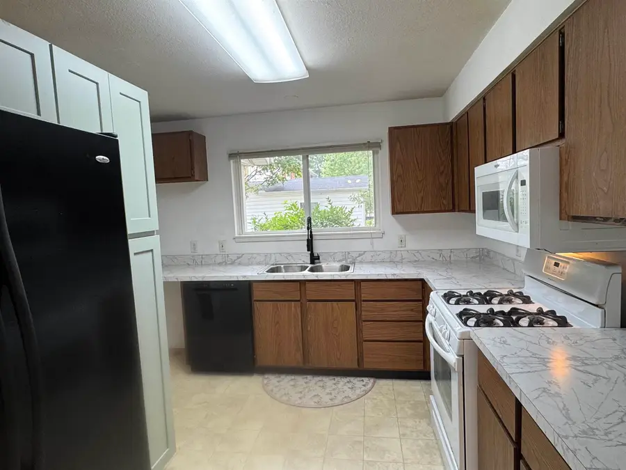 9316 Maryland ST, Oscoda, MI 48750 - #3