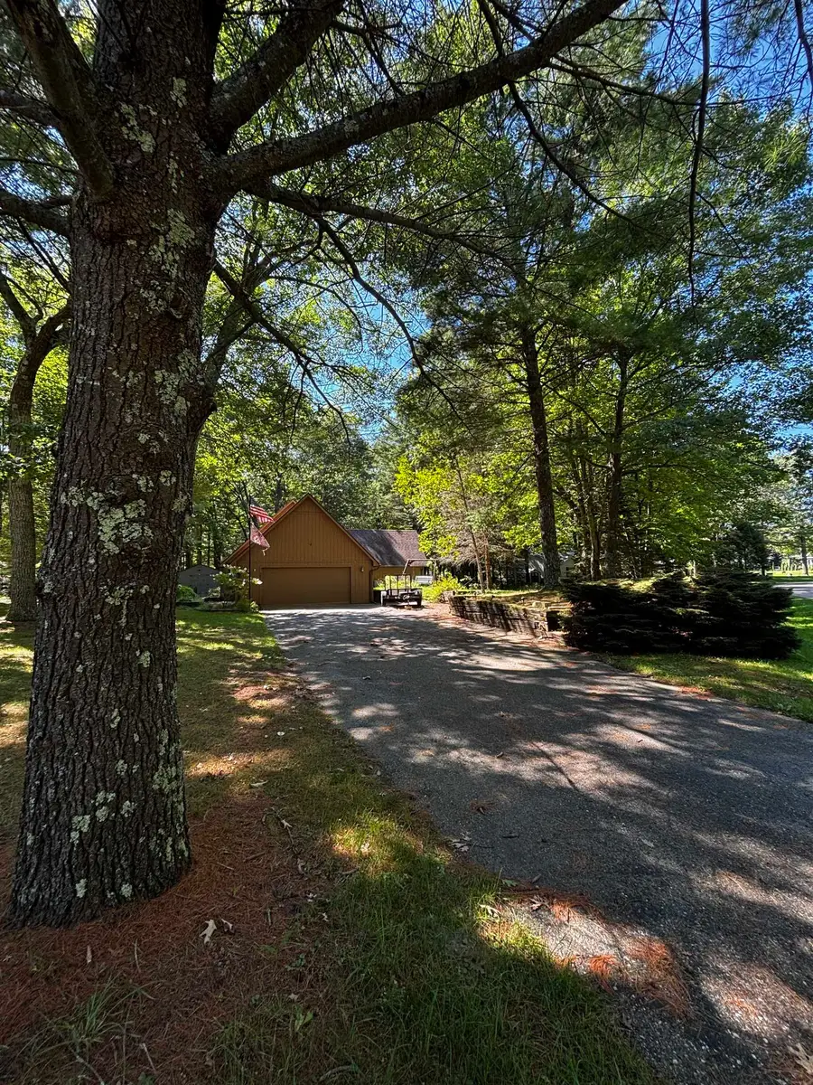 7015 Huntington DR, Oscoda, MI 48750 - #2