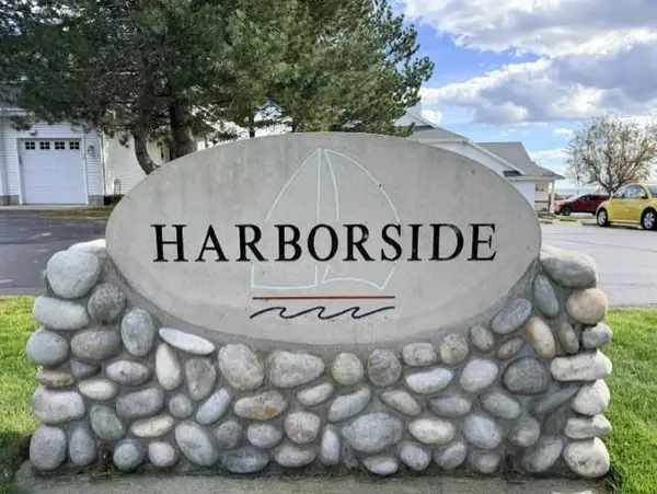 911 W Lake ST, TawasCity, MI 48763