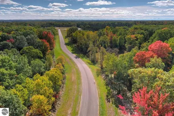 1518 Mary Lou, Interlochen, MI 49643