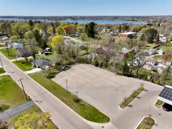 208 Robertson, Cadillac, MI 49601