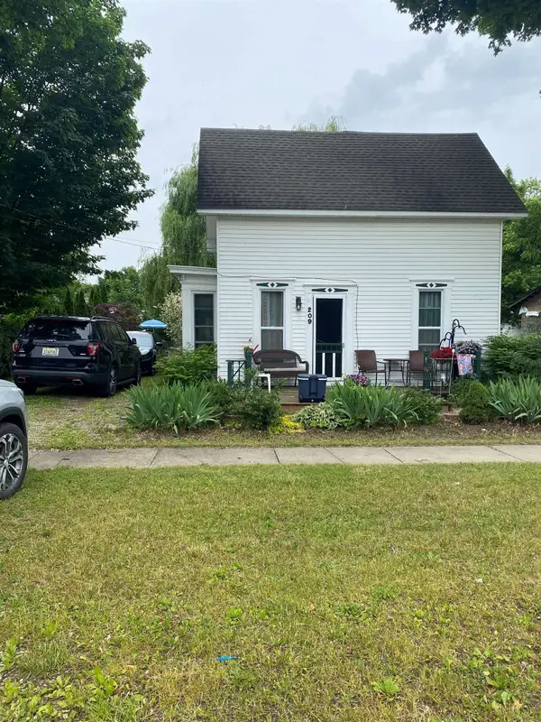 209 N Pine ST, LakeCity, MI 49651