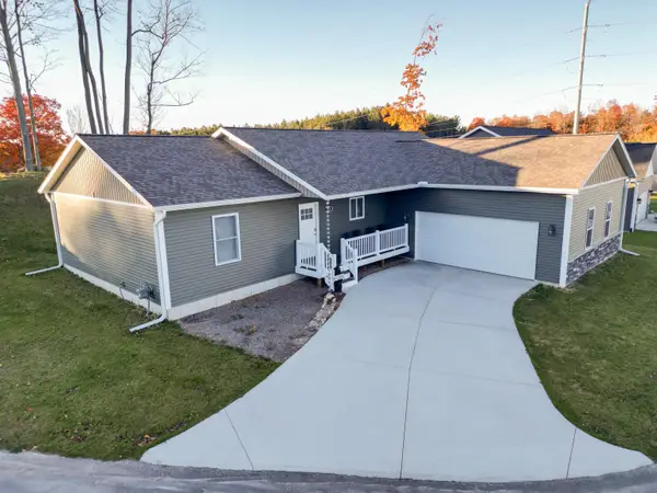 1420 Umber, TraverseCity, MI 49696