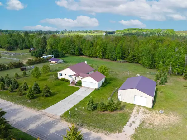 7495 Bennett, Williamsburg, MI 49690