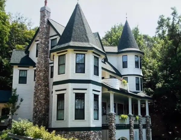 2370 Lake, Frankfort, MI 49635