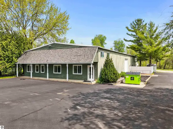 9435 Cherry Bend RD, TraverseCity, MI 49684