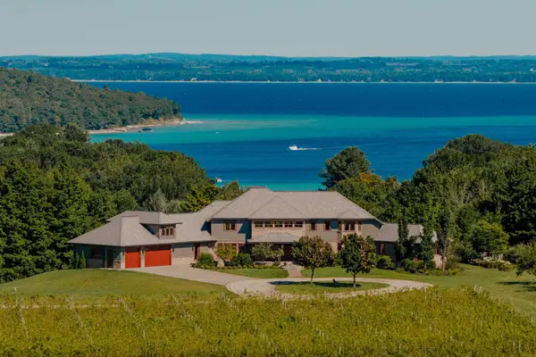 3888 Swaney, TraverseCity, MI 49686