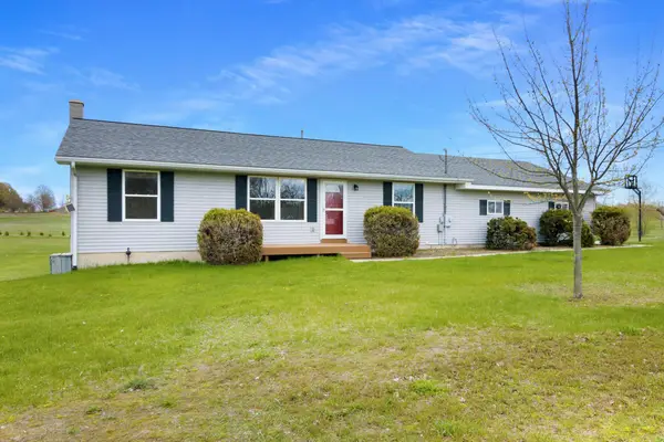 8392 Monarch LN, Williamsburg, MI 49690