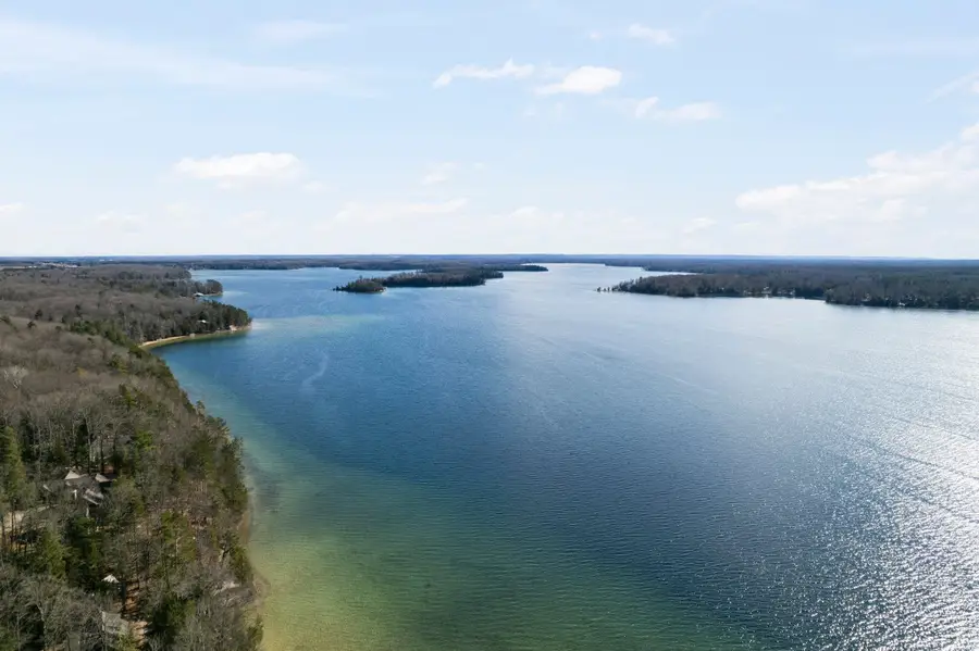 8906-B Manhattan North, Long Lake, MI 49685 - #3