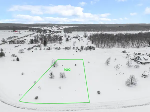 7092 Misty LN, LakeAnn, MI 49650