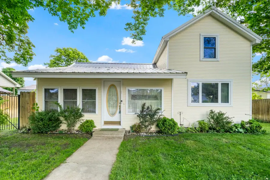 411 S Walnut ST, Kalkaska, MI 49646 - #2