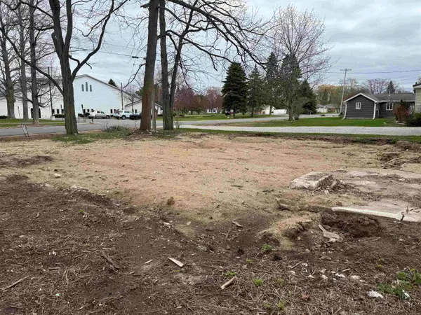 142 Charles, ElkRapids, MI 49629