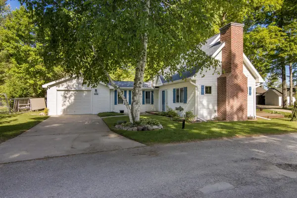 832 Deepwater Point, Bellaire, MI 49615