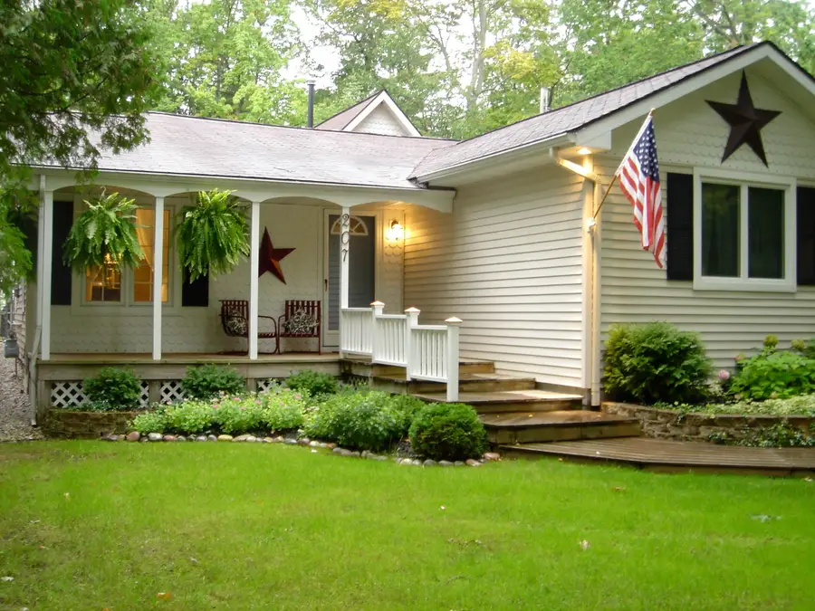 207 Birchwood, Traverse City, MI 49685 - #2
