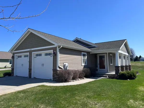 2096 Chrystal Ridge, TraverseCity, MI 49686