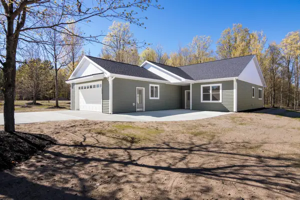 6533 Jeffrey, Grawn, MI 49637