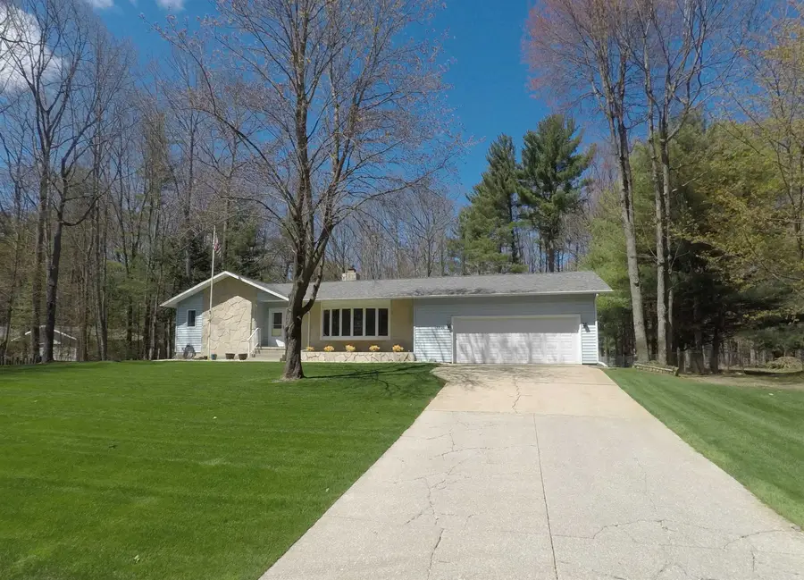 3320 W 13th, Cadillac, MI 49601 - #2