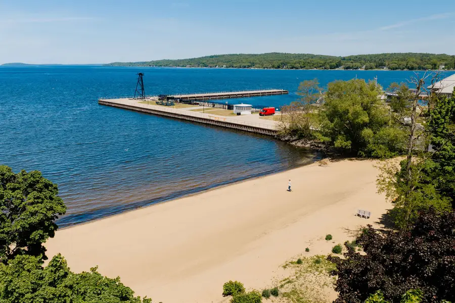 100 Hope ST, Traverse City, MI 49686 - #3